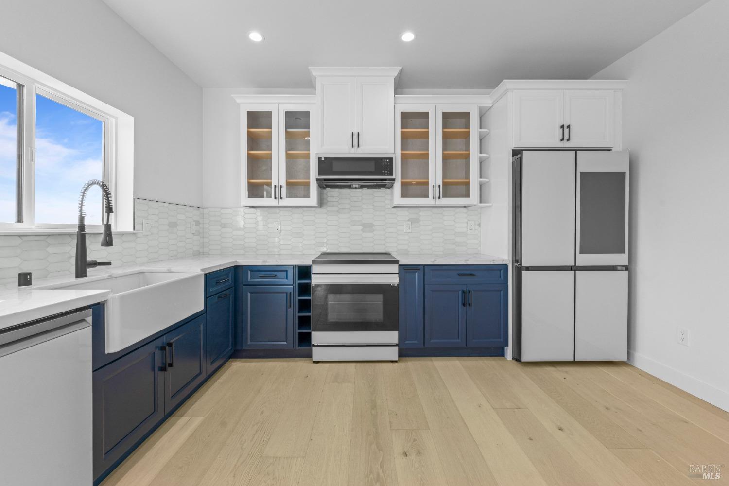 Detail Gallery Image 16 of 20 For 1966 Viewpointe Cir, Santa Rosa,  CA 95403 - 6 Beds | 5/1 Baths