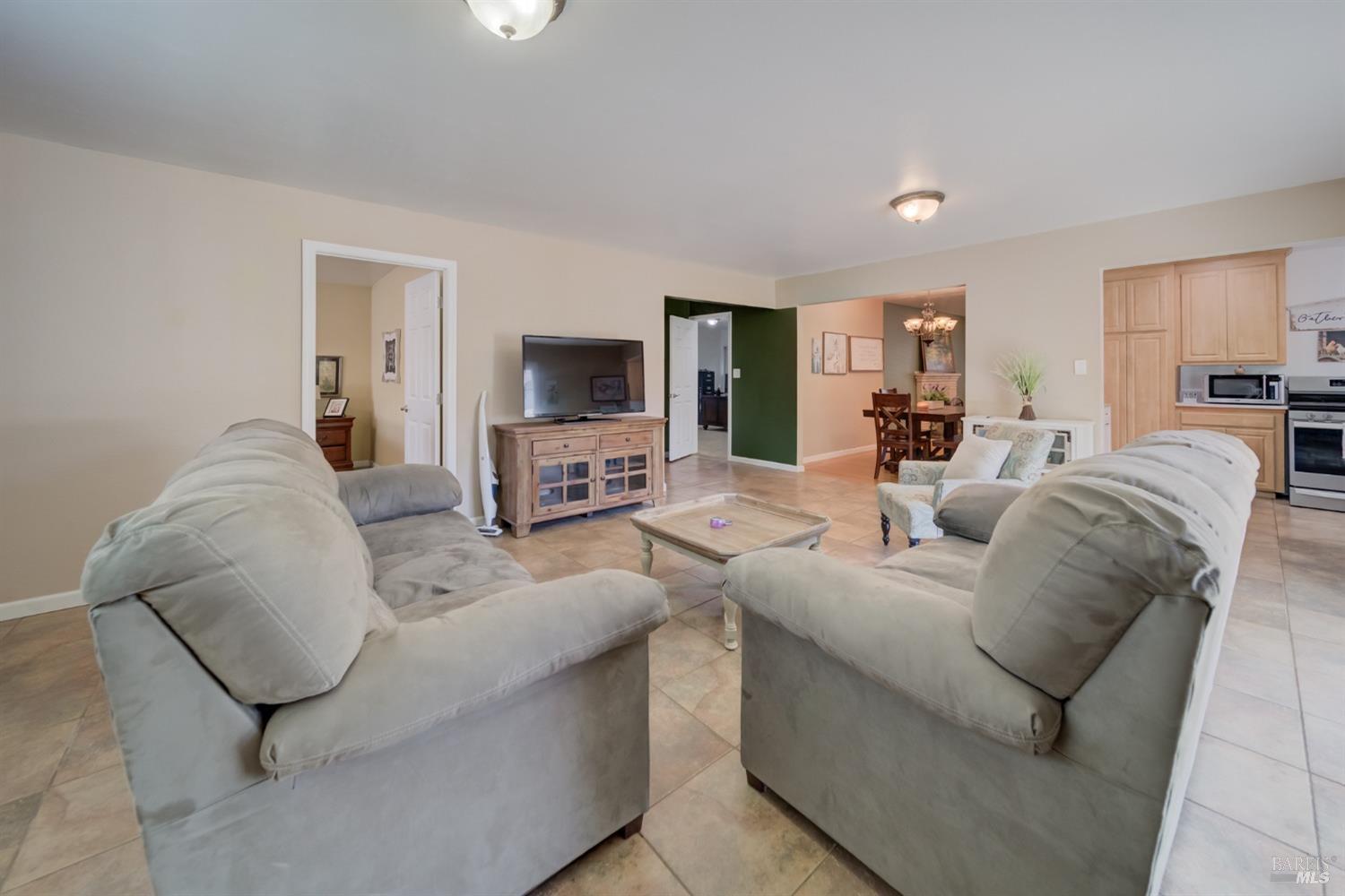 Detail Gallery Image 14 of 40 For 2160 Frederick St, Concord,  CA 94520 - 5 Beds | 2 Baths