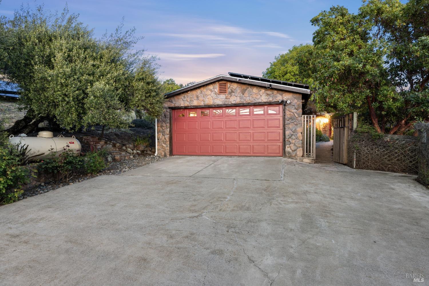Detail Gallery Image 8 of 95 For 6960 Round Oak Rd, Penngrove,  CA 94951 - 3 Beds | 3 Baths