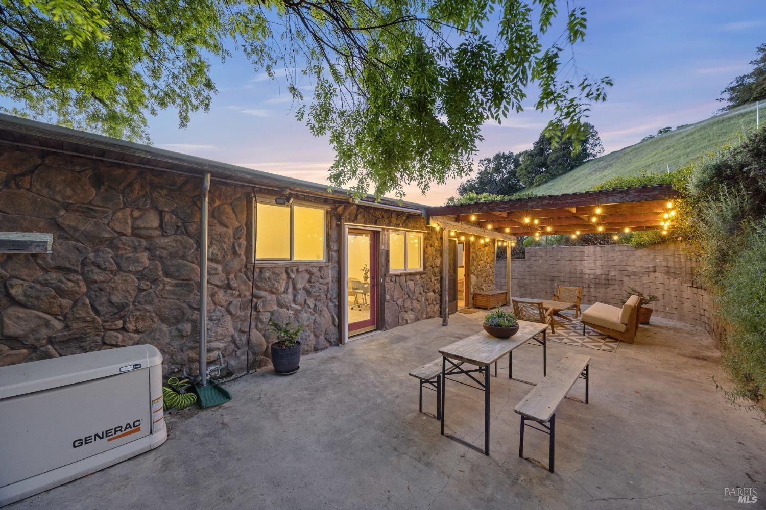 Detail Gallery Image 64 of 95 For 6960 Round Oak Rd, Penngrove,  CA 94951 - 3 Beds | 3 Baths