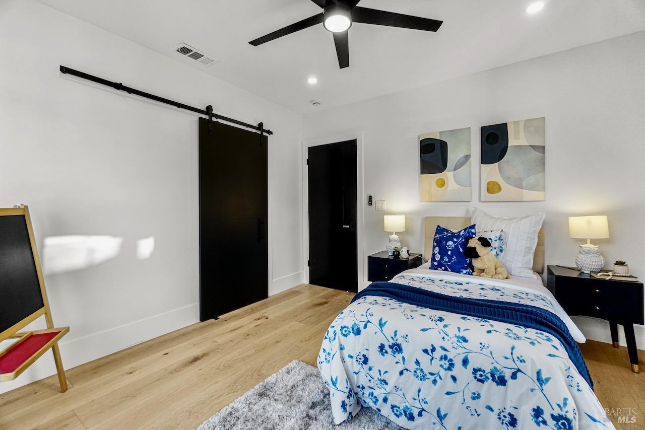 Detail Gallery Image 20 of 45 For 1074 Annerley Rd, Piedmont,  CA 94610 - 4 Beds | 3 Baths