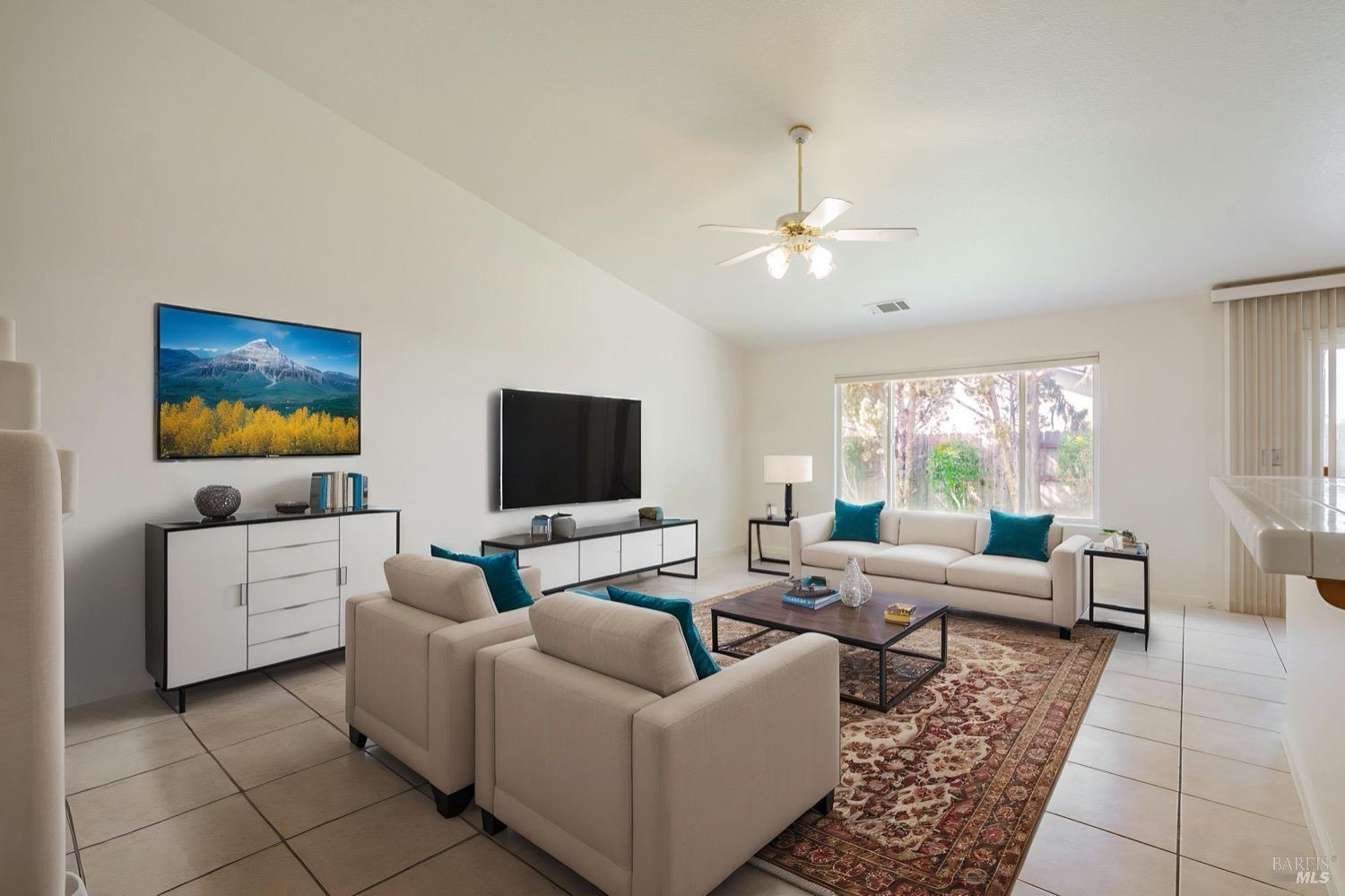 Detail Gallery Image 6 of 36 For 3283 Lagunita Cir, Fairfield,  CA 94533 - 4 Beds | 2 Baths