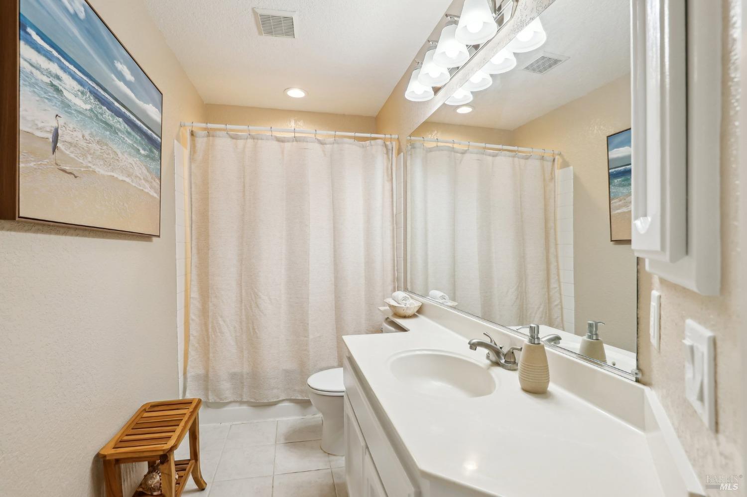 Detail Gallery Image 34 of 68 For 218 Ballindine Dr, Vacaville,  CA 95688 - 4 Beds | 3 Baths