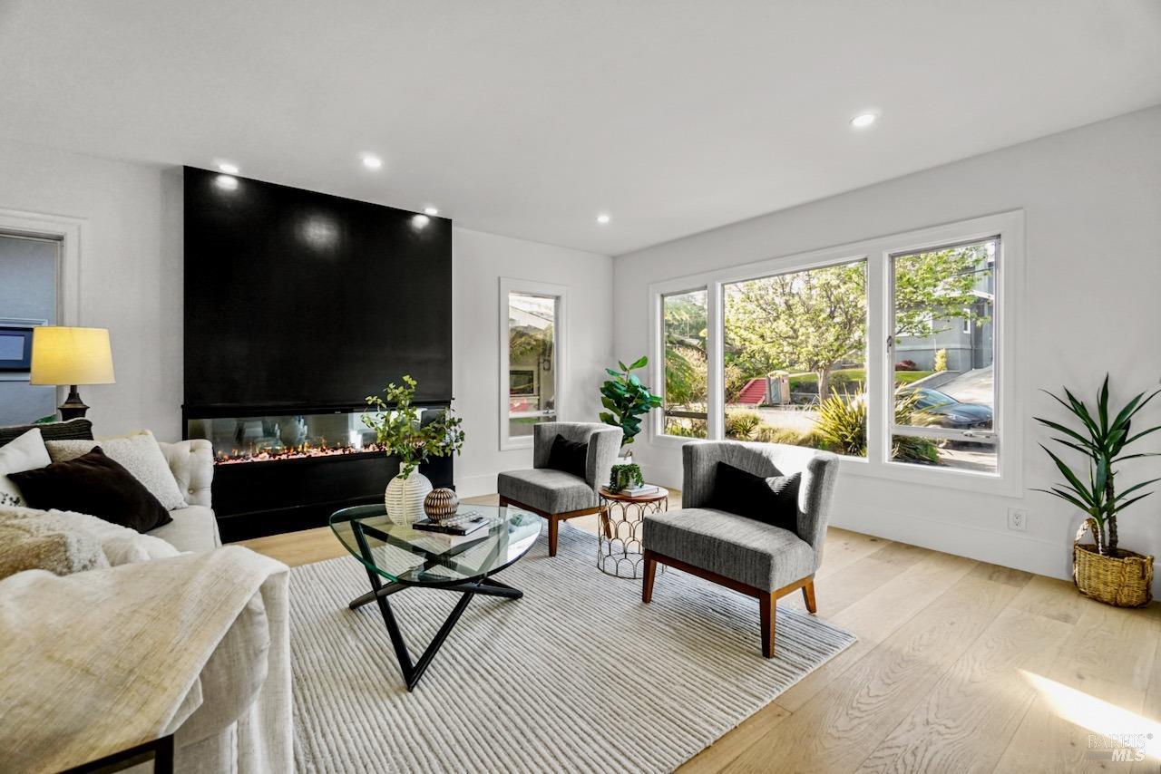 Detail Gallery Image 5 of 45 For 1074 Annerley Rd, Piedmont,  CA 94610 - 4 Beds | 3 Baths