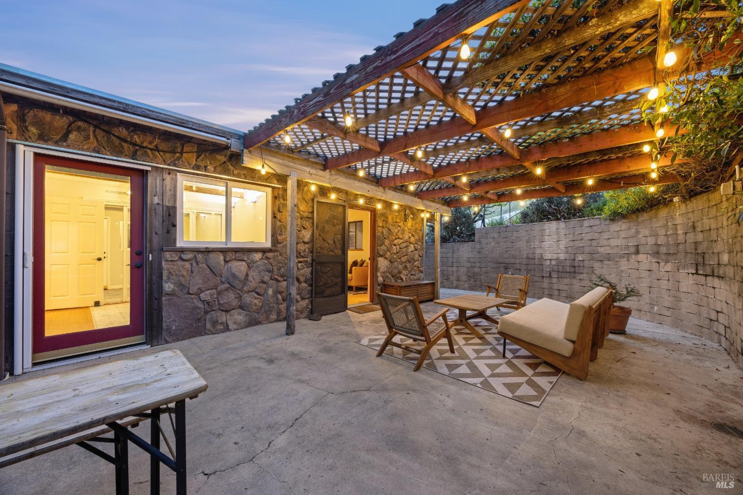 Detail Gallery Image 63 of 95 For 6960 Round Oak Rd, Penngrove,  CA 94951 - 3 Beds | 3 Baths