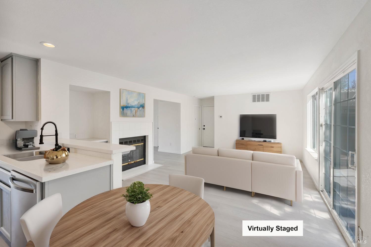 Detail Gallery Image 11 of 64 For 948 Shadywood Cir, Suisun City,  CA 94585 - 4 Beds | 2/1 Baths