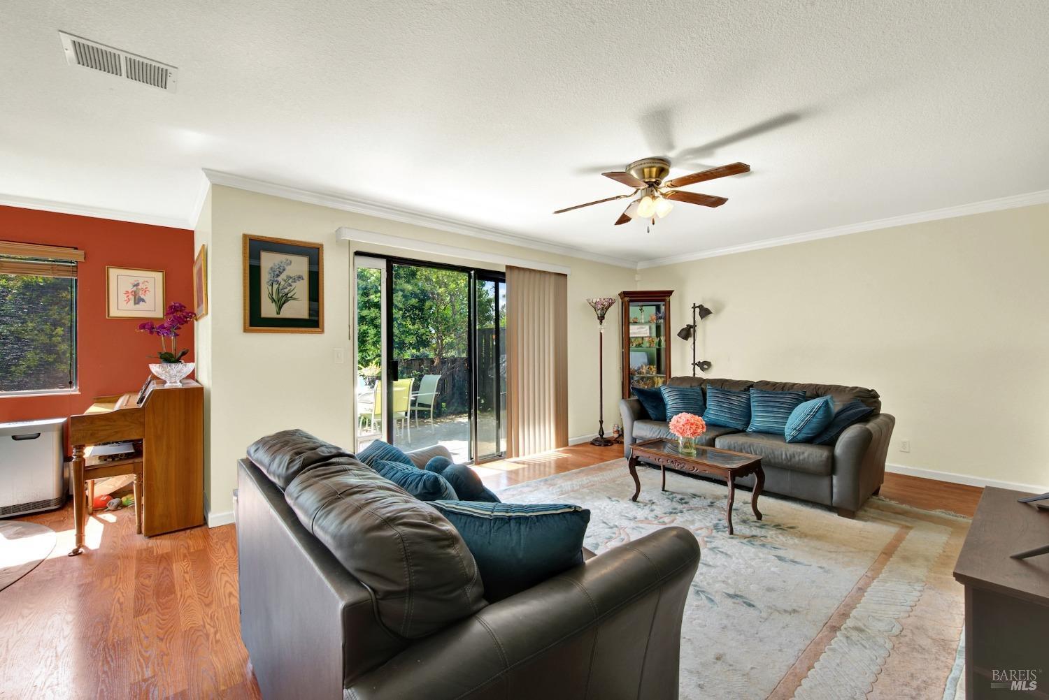 Detail Gallery Image 5 of 25 For 900 Cambridge Dr #99,  Benicia,  CA 94510 - 2 Beds | 1 Baths