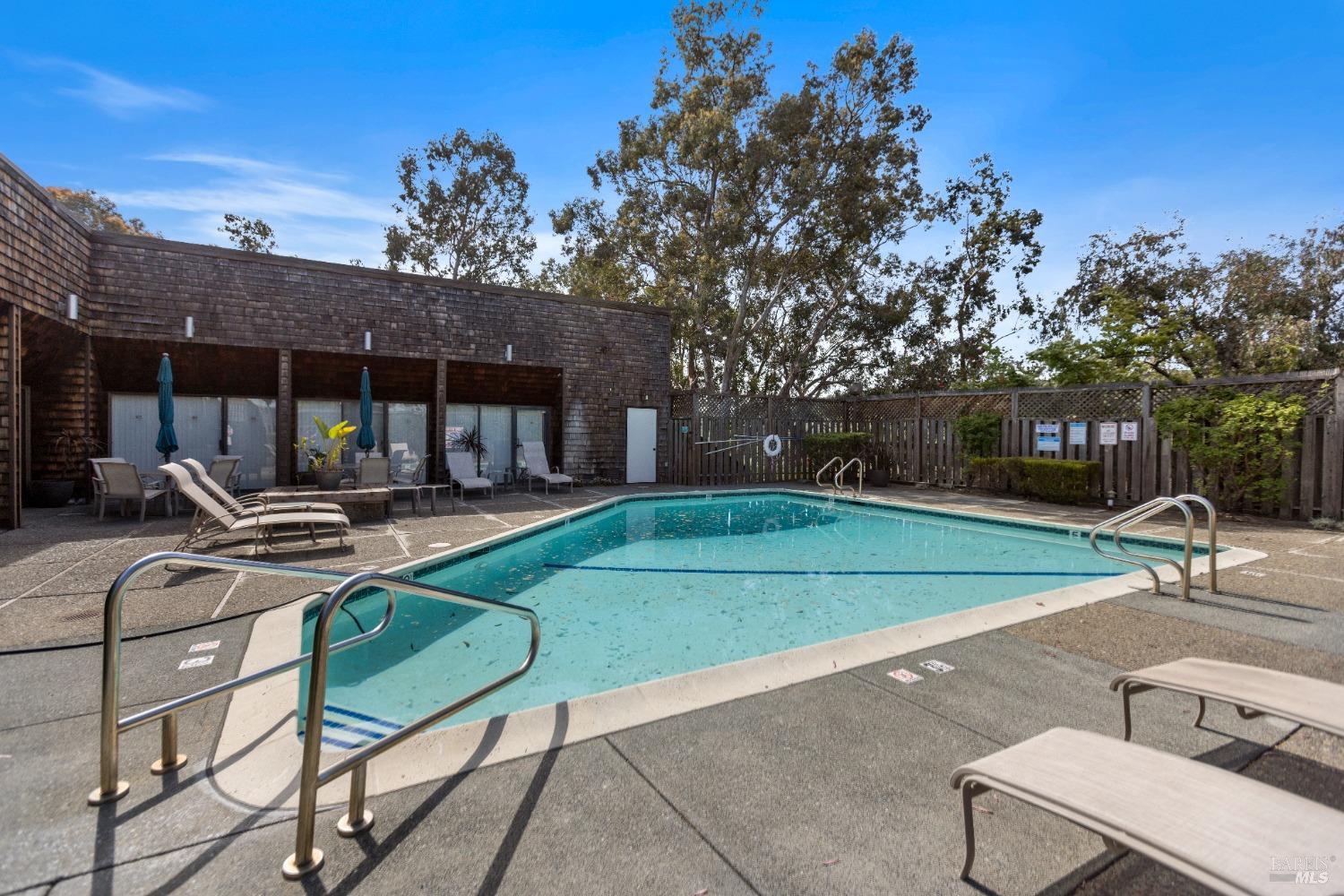 Detail Gallery Image 40 of 50 For 428 El Faisan Dr, San Rafael,  CA 94903 - 2 Beds | 2 Baths