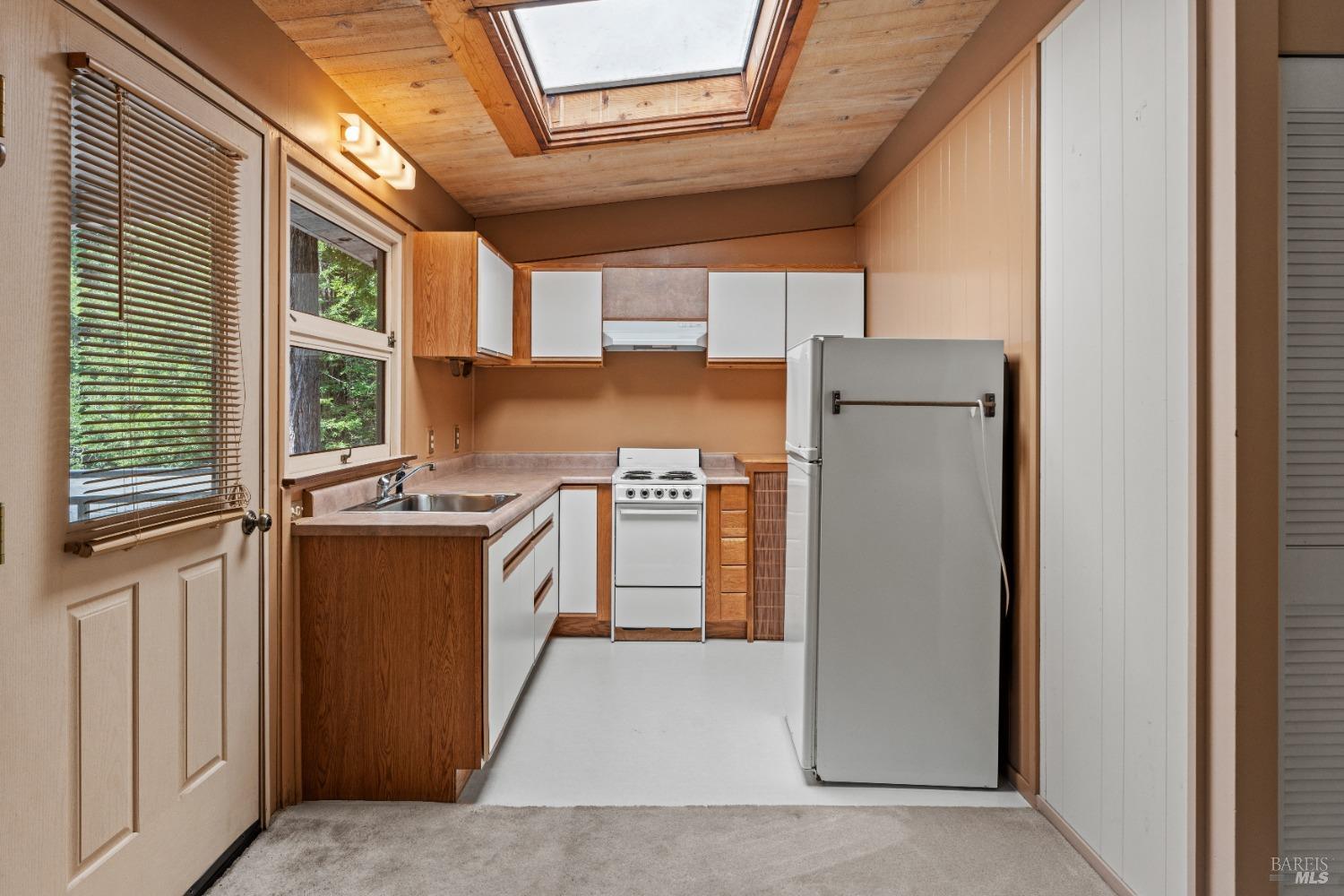 Detail Gallery Image 24 of 45 For 43755 Little Lake Rd, Mendocino,  CA 95460 - 2 Beds | 2 Baths