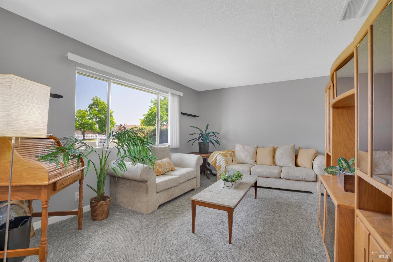 Detail Gallery Image 4 of 23 For 800 Spoonbill Ln, Suisun City,  CA 94585 - 3 Beds | 2 Baths