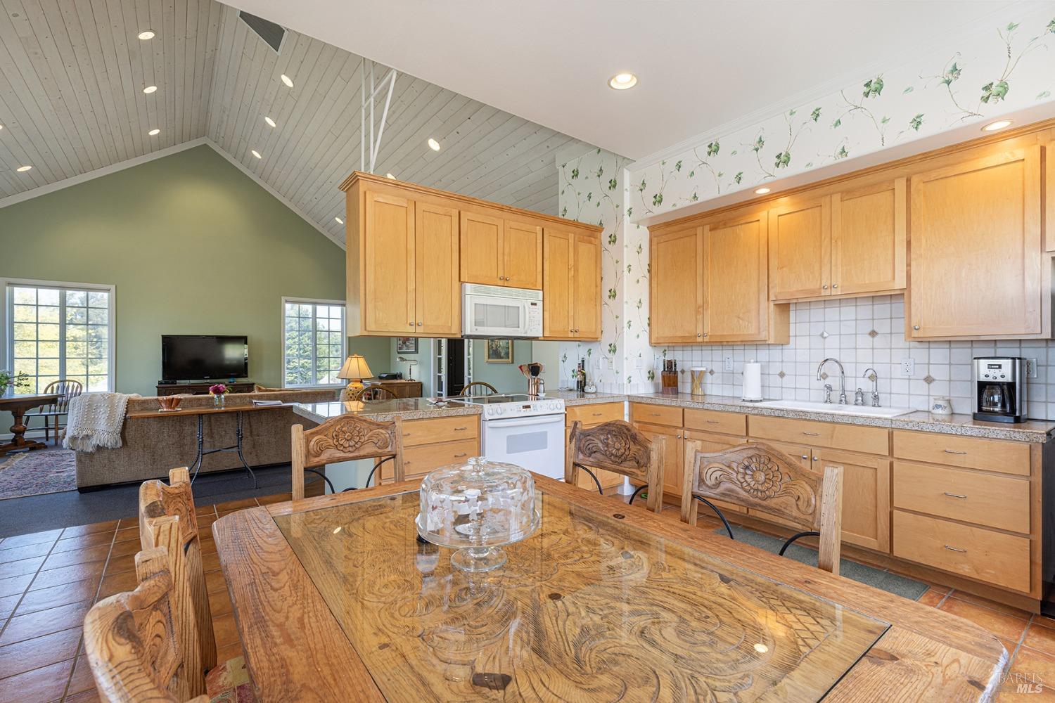 Detail Gallery Image 15 of 75 For 3785 Roblar Rd, Petaluma,  CA 94952 - 2 Beds | 1/1 Baths