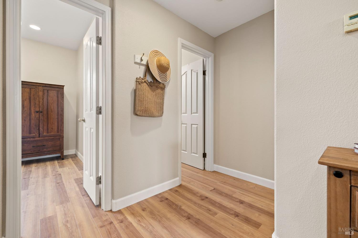 Detail Gallery Image 13 of 32 For 2507 Edgewater Dr, Santa Rosa,  CA 95407 - 3 Beds | 3 Baths