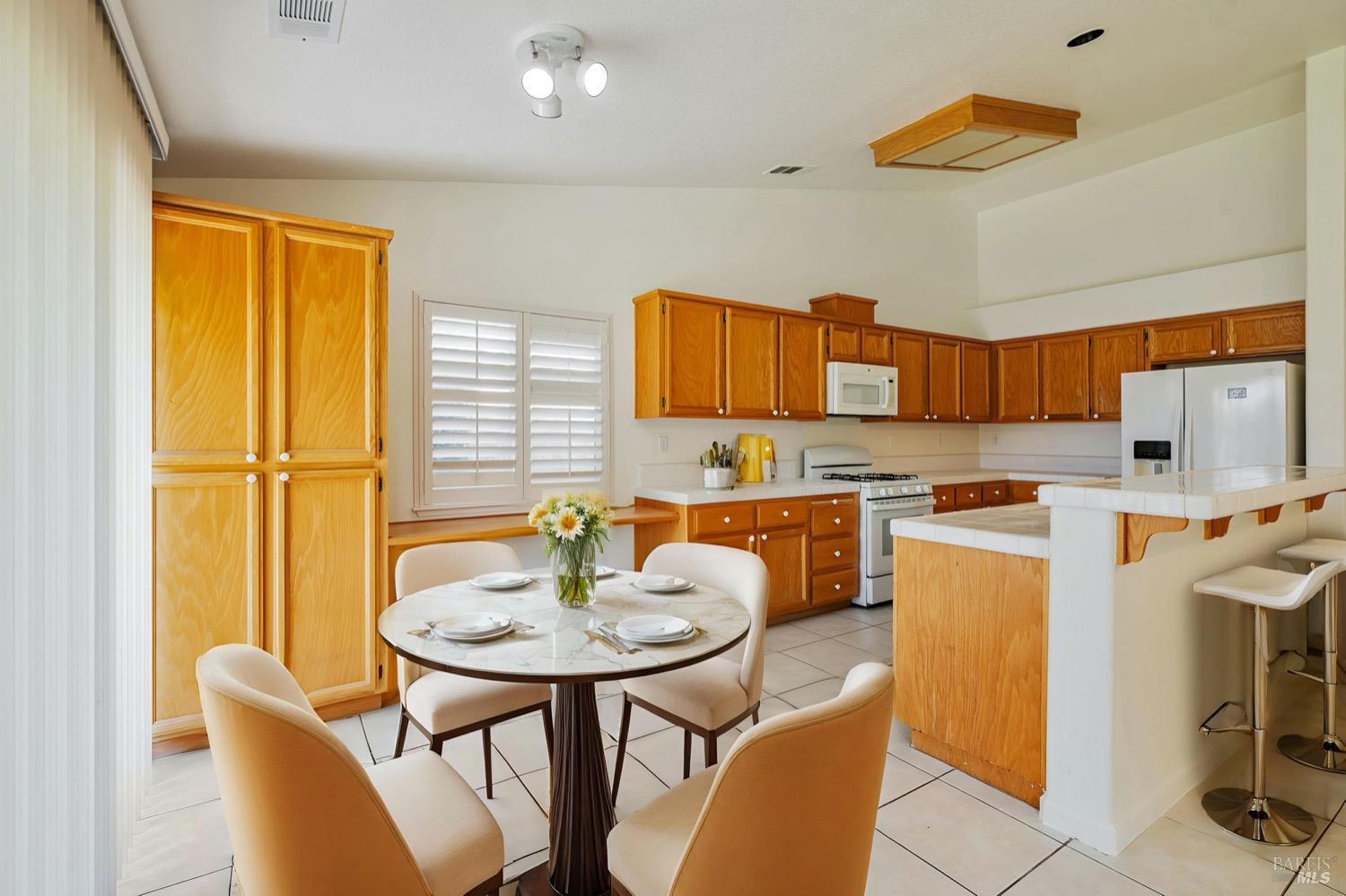 Detail Gallery Image 9 of 36 For 3283 Lagunita Cir, Fairfield,  CA 94533 - 4 Beds | 2 Baths