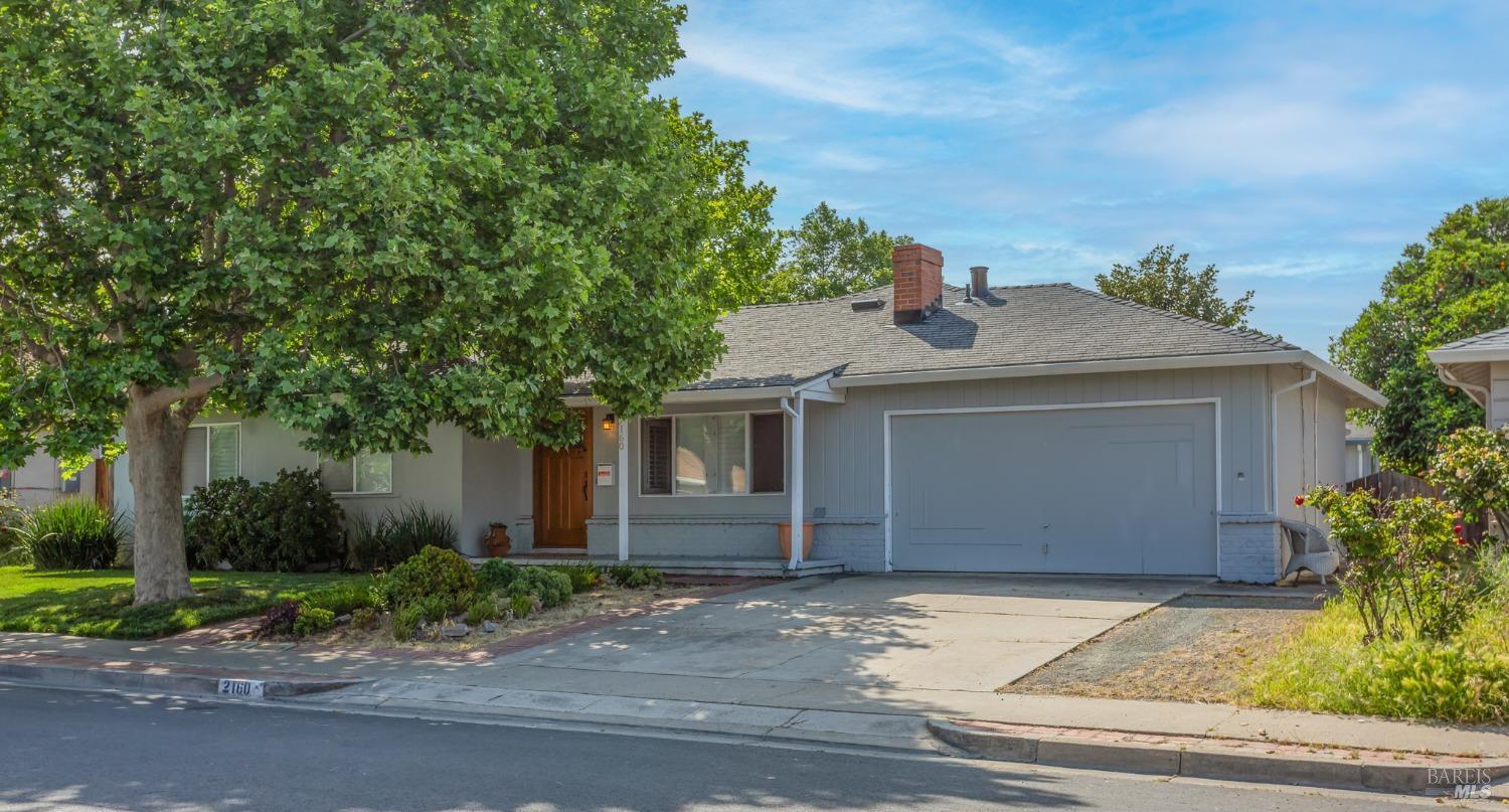 Detail Gallery Image 1 of 40 For 2160 Frederick St, Concord,  CA 94520 - 5 Beds | 2 Baths