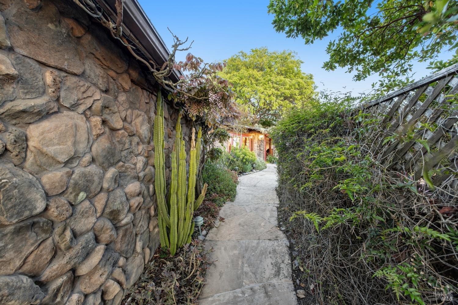 Detail Gallery Image 9 of 95 For 6960 Round Oak Rd, Penngrove,  CA 94951 - 3 Beds | 3 Baths