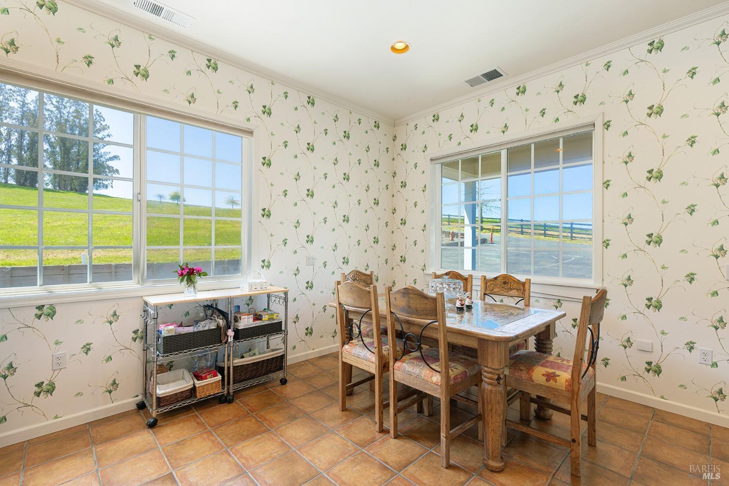 Detail Gallery Image 16 of 75 For 3785 Roblar Rd, Petaluma,  CA 94952 - 2 Beds | 1/1 Baths