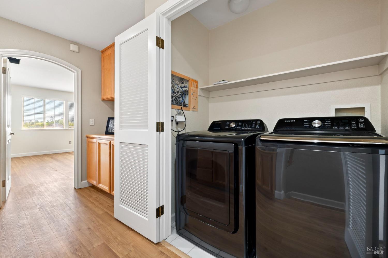 Detail Gallery Image 25 of 32 For 2507 Edgewater Dr, Santa Rosa,  CA 95407 - 3 Beds | 3 Baths