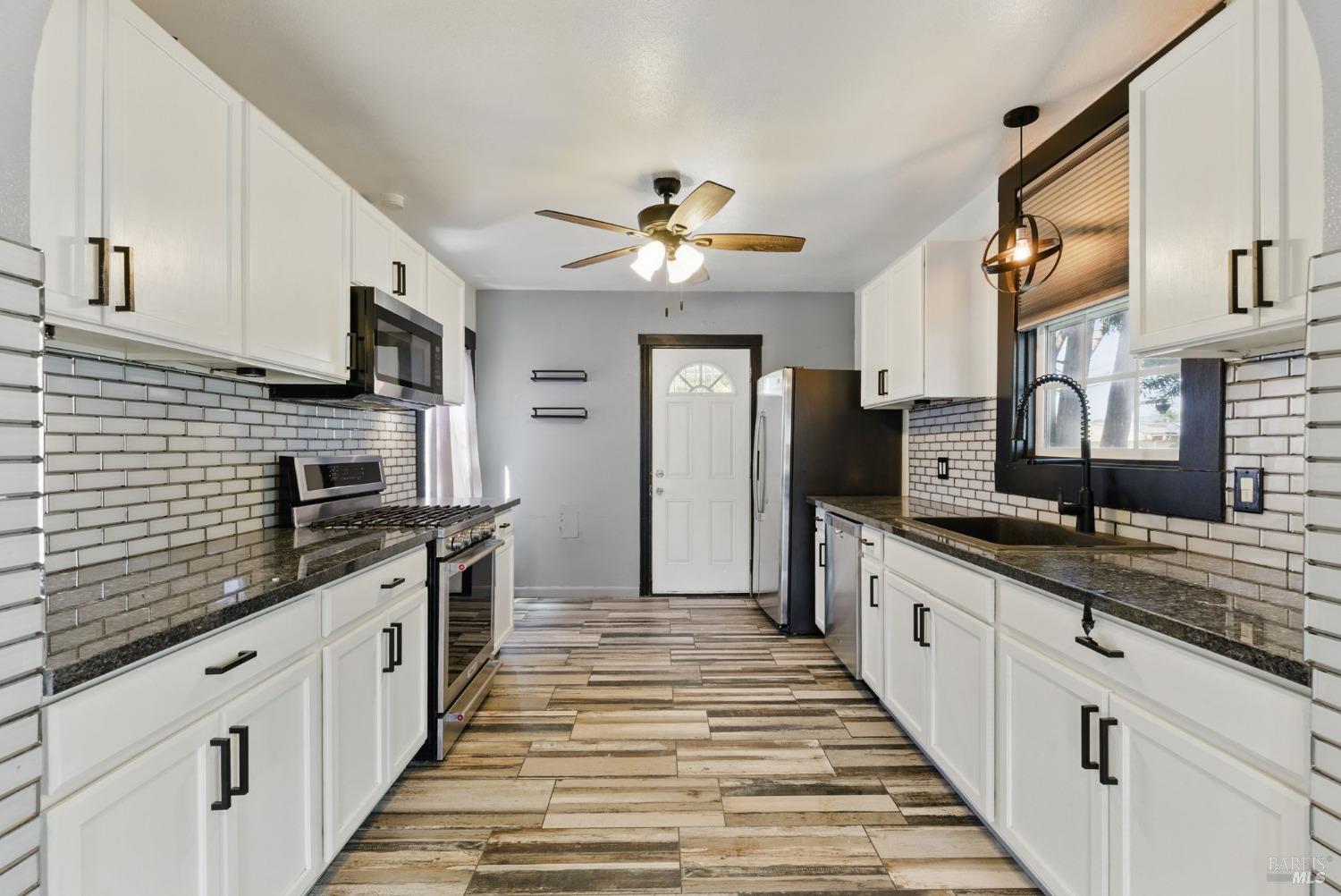 Detail Gallery Image 11 of 59 For 2322 Georgia St, Vallejo,  CA 94590 - 3 Beds | 2 Baths
