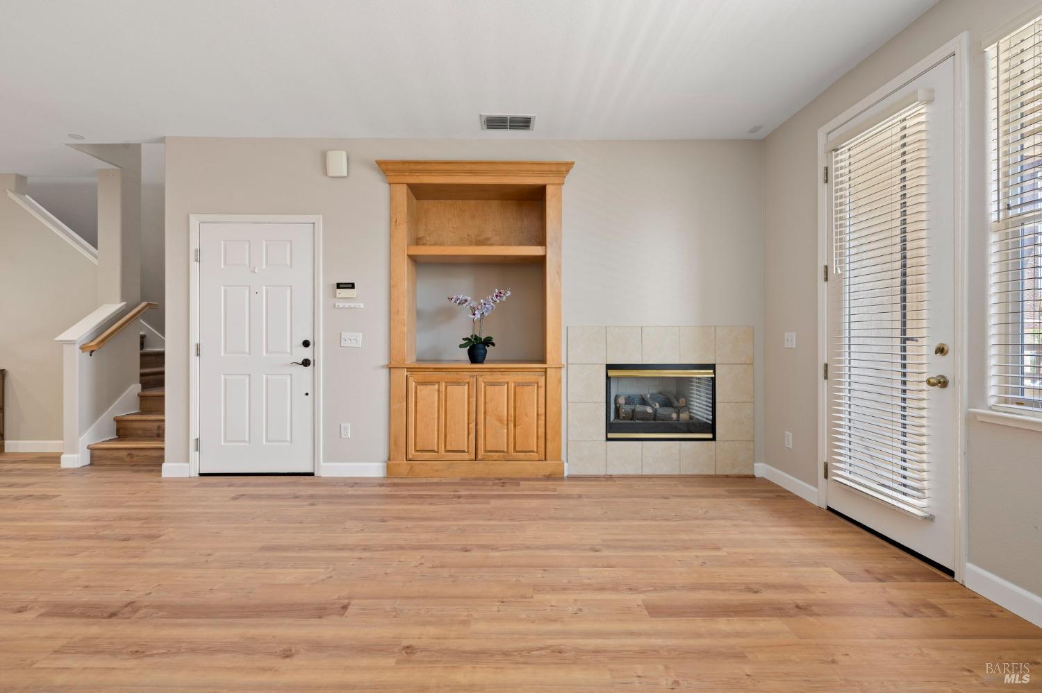 Detail Gallery Image 6 of 32 For 2507 Edgewater Dr, Santa Rosa,  CA 95407 - 3 Beds | 3 Baths