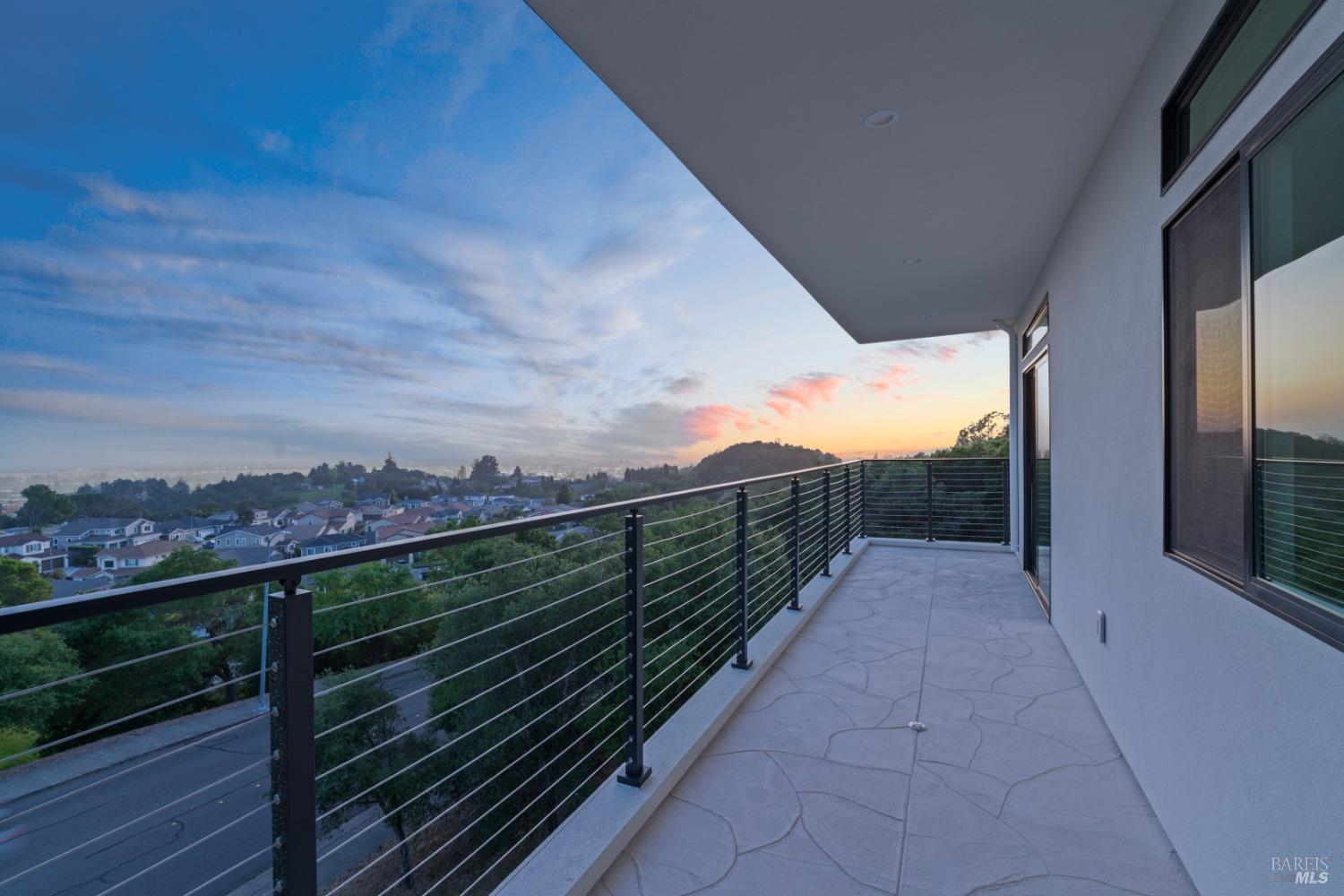 Detail Gallery Image 4 of 20 For 1966 Viewpointe Cir, Santa Rosa,  CA 95403 - 6 Beds | 5/1 Baths