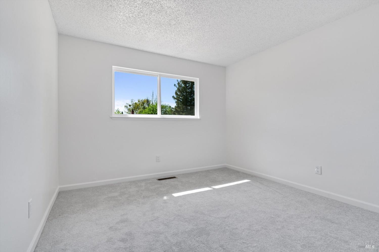 Detail Gallery Image 11 of 21 For 1912 Peterson Ln, Santa Rosa,  CA 95403 - 3 Beds | 2 Baths