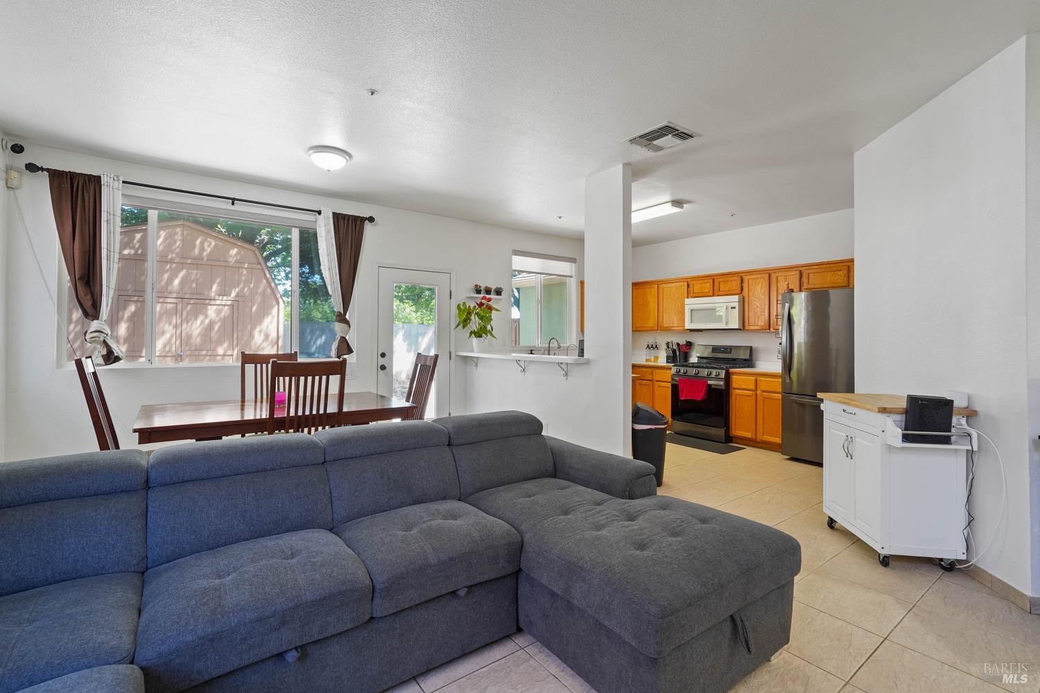 La Esperanza Drive, Dixon, California image 8
