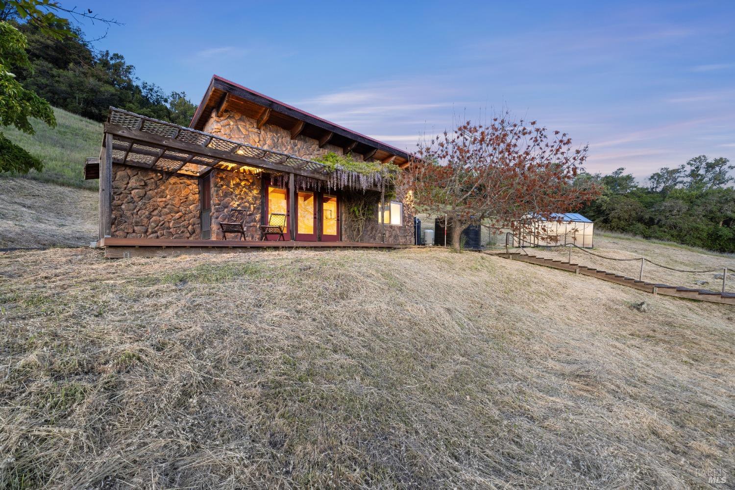 Detail Gallery Image 3 of 95 For 6960 Round Oak Rd, Penngrove,  CA 94951 - 3 Beds | 3 Baths