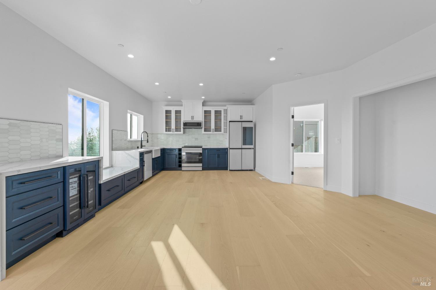 Detail Gallery Image 14 of 20 For 1966 Viewpointe Cir, Santa Rosa,  CA 95403 - 6 Beds | 5/1 Baths