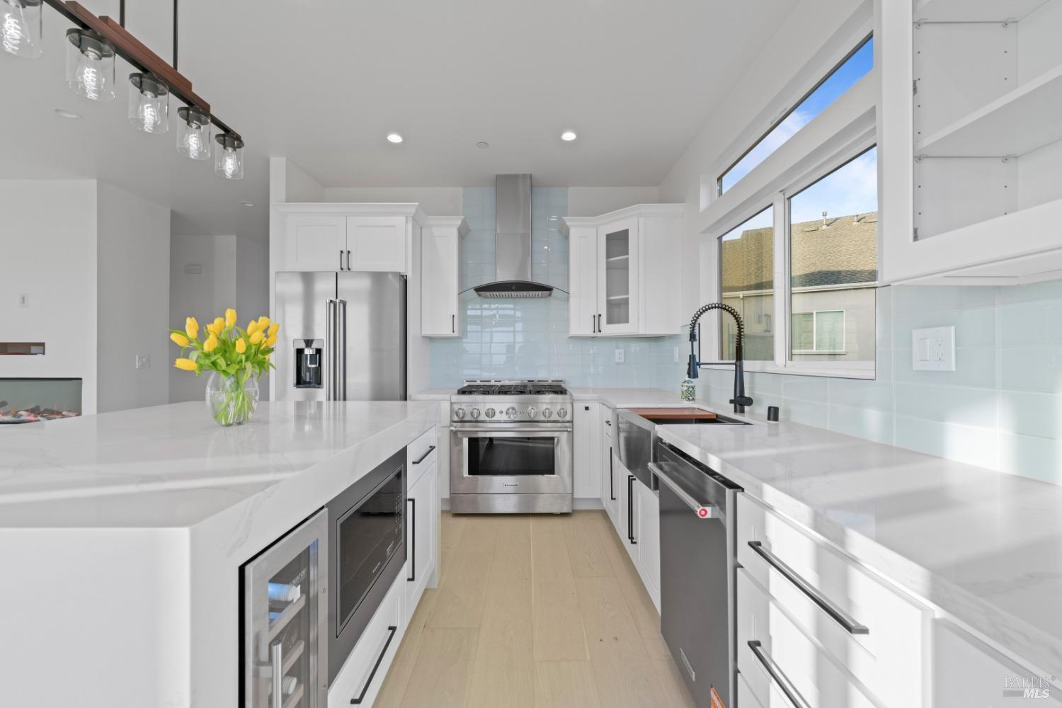 Detail Gallery Image 7 of 20 For 1966 Viewpointe Cir, Santa Rosa,  CA 95403 - 6 Beds | 5/1 Baths