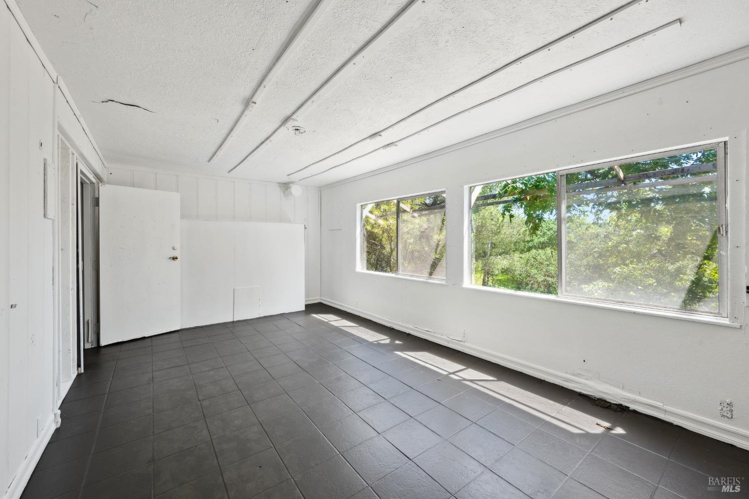 Detail Gallery Image 10 of 26 For 605 Cavedale Rd, Sonoma,  CA 95476 - 2 Beds | 1 Baths