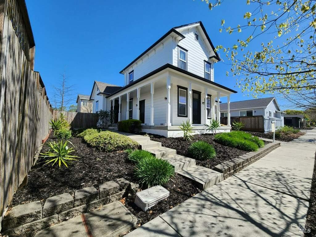 Detail Gallery Image 1 of 16 For 1355 Kawana Ter, Santa Rosa,  CA 95404 - 3 Beds | 2 Baths