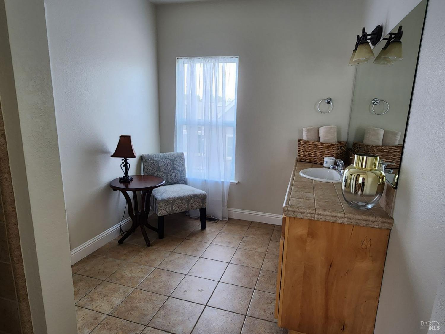 Detail Gallery Image 11 of 16 For 1355 Kawana Ter, Santa Rosa,  CA 95404 - 3 Beds | 2 Baths