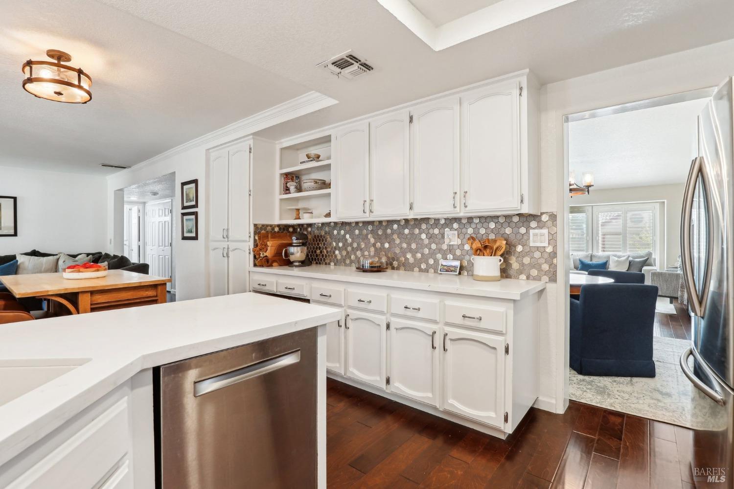 Detail Gallery Image 14 of 68 For 218 Ballindine Dr, Vacaville,  CA 95688 - 4 Beds | 3 Baths
