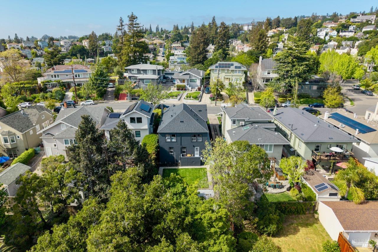 Detail Gallery Image 42 of 45 For 1074 Annerley Rd, Piedmont,  CA 94610 - 4 Beds | 3 Baths