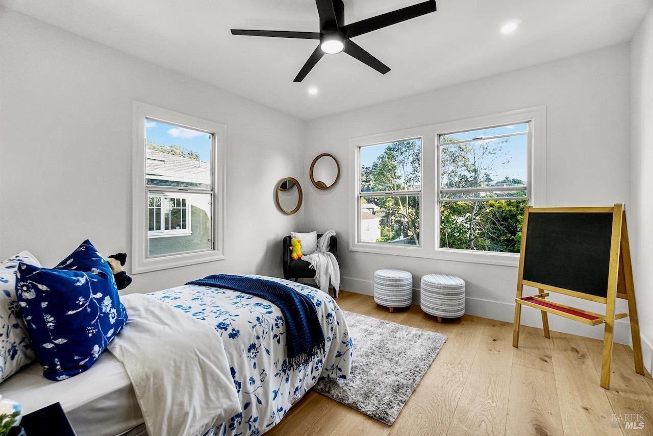 Detail Gallery Image 19 of 45 For 1074 Annerley Rd, Piedmont,  CA 94610 - 4 Beds | 3 Baths