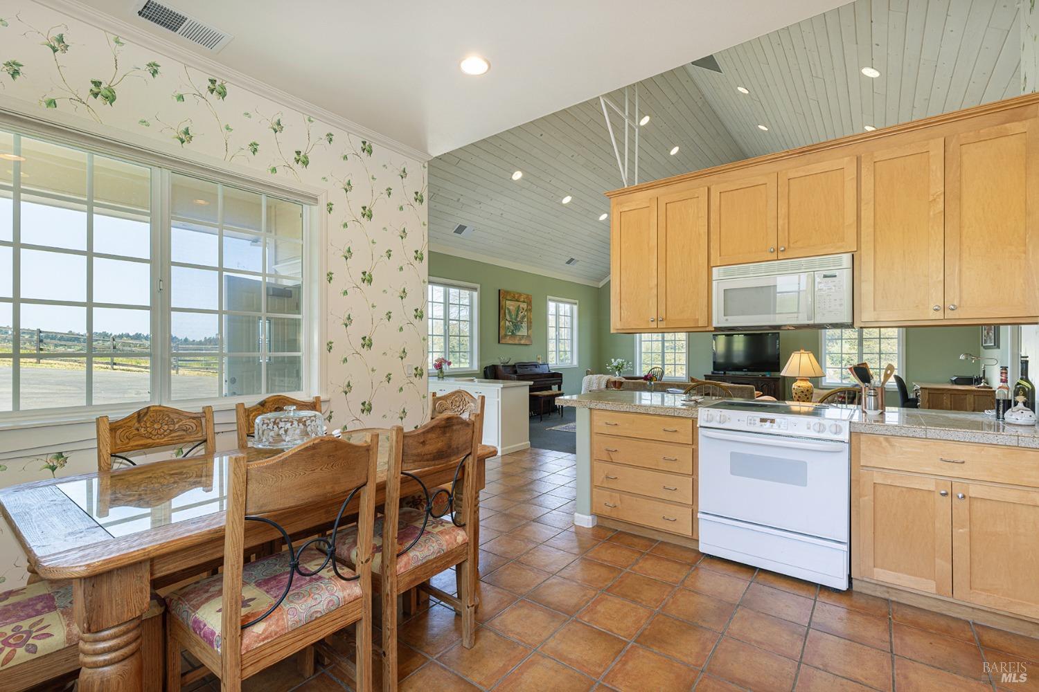 Detail Gallery Image 18 of 75 For 3785 Roblar Rd, Petaluma,  CA 94952 - 2 Beds | 1/1 Baths