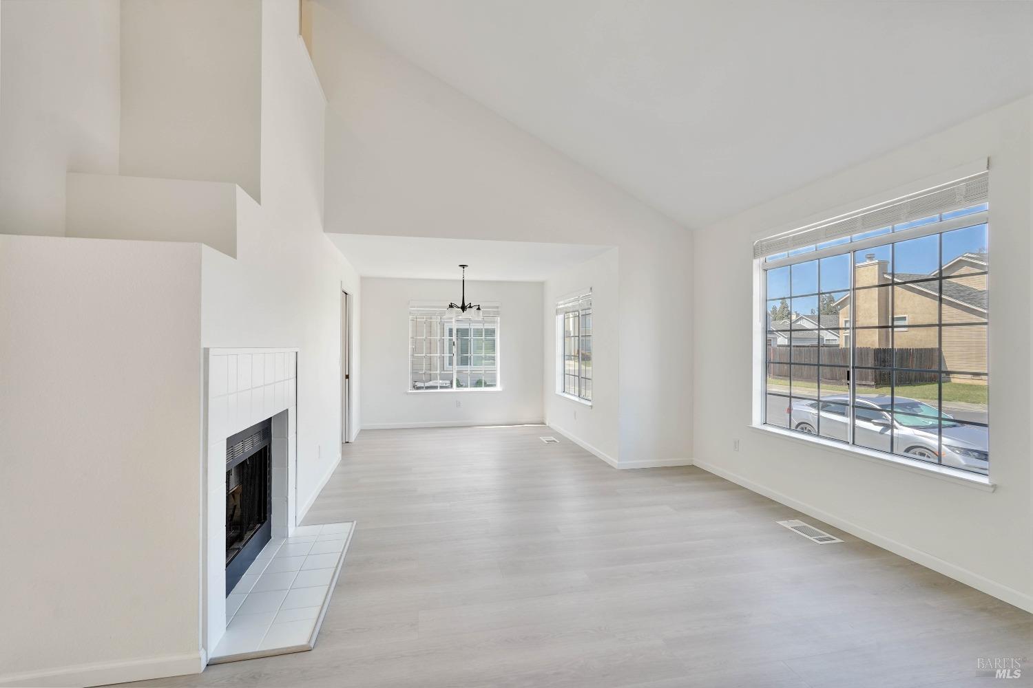 Detail Gallery Image 2 of 64 For 948 Shadywood Cir, Suisun City,  CA 94585 - 4 Beds | 2/1 Baths