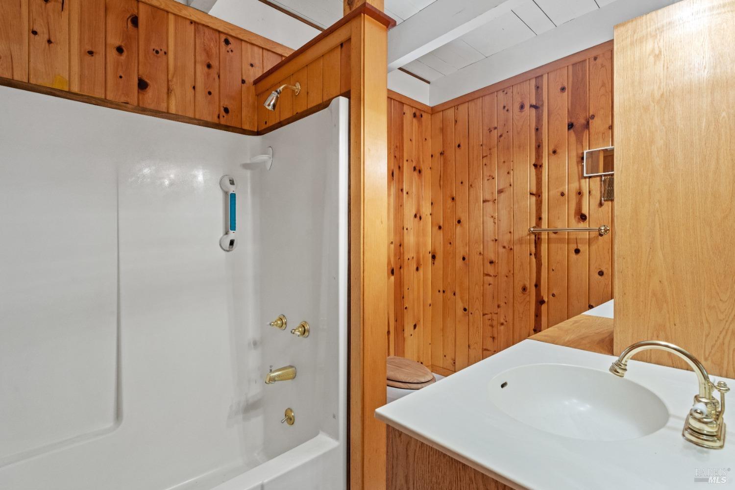Detail Gallery Image 14 of 45 For 43755 Little Lake Rd, Mendocino,  CA 95460 - 2 Beds | 2 Baths