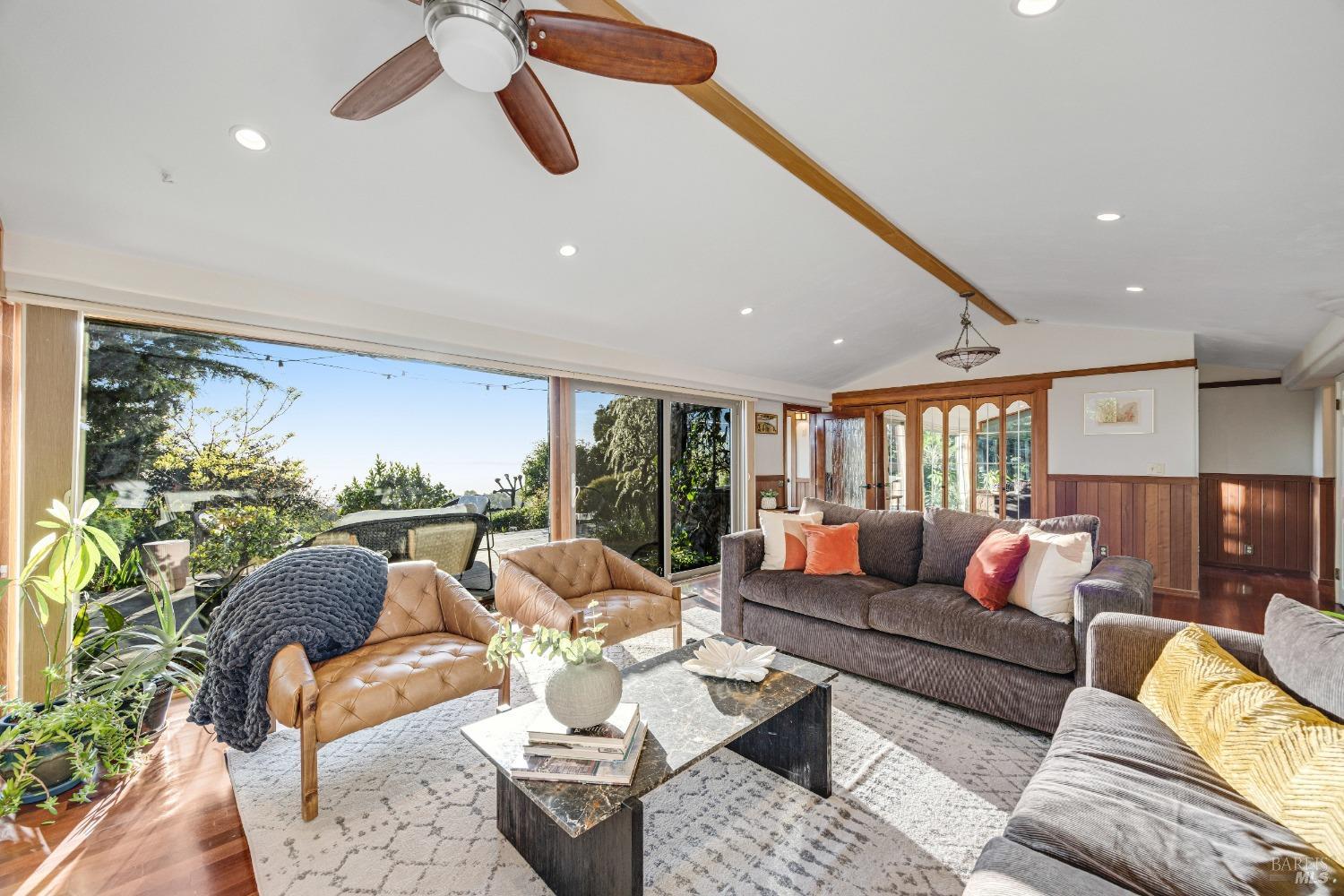 Detail Gallery Image 4 of 95 For 6960 Round Oak Rd, Penngrove,  CA 94951 - 3 Beds | 3 Baths