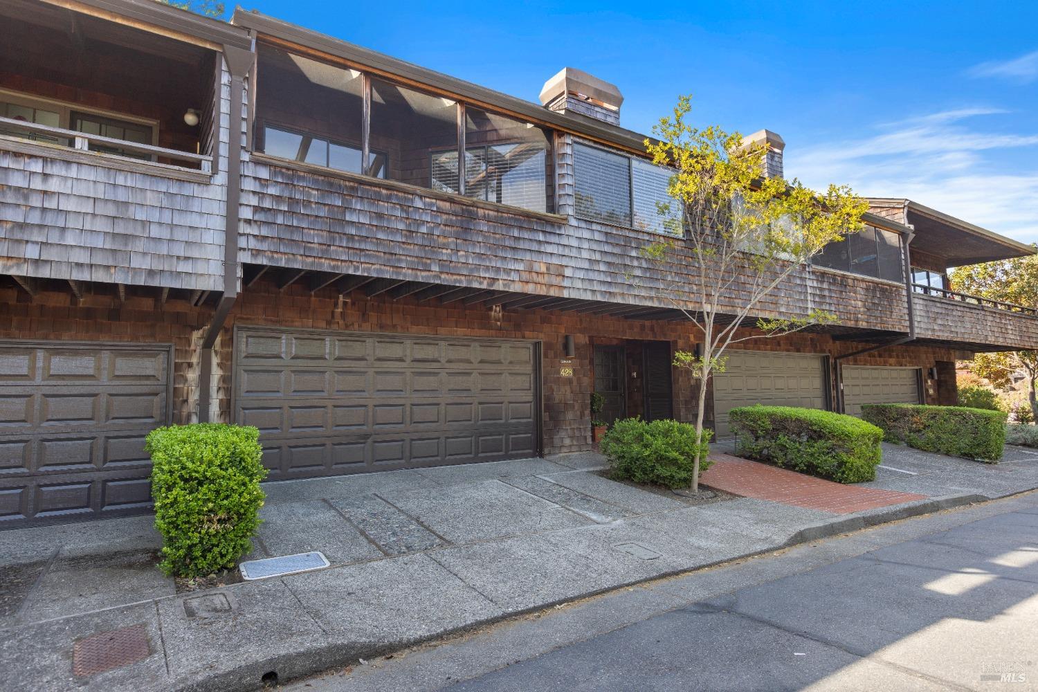 Detail Gallery Image 2 of 50 For 428 El Faisan Dr, San Rafael,  CA 94903 - 2 Beds | 2 Baths