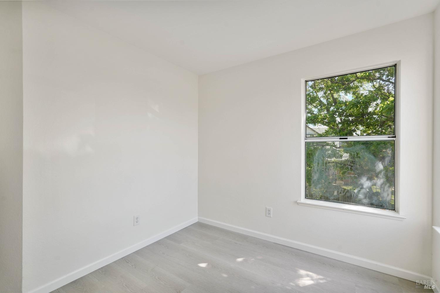 Detail Gallery Image 34 of 64 For 948 Shadywood Cir, Suisun City,  CA 94585 - 4 Beds | 2/1 Baths