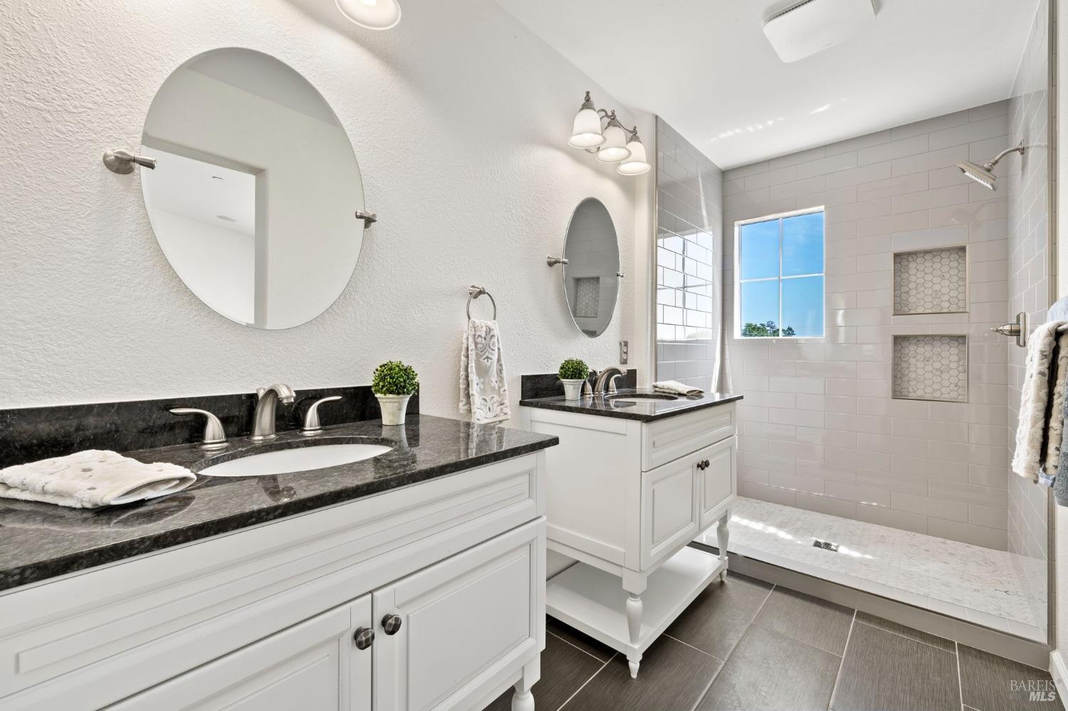 Detail Gallery Image 24 of 32 For 2507 Edgewater Dr, Santa Rosa,  CA 95407 - 3 Beds | 3 Baths