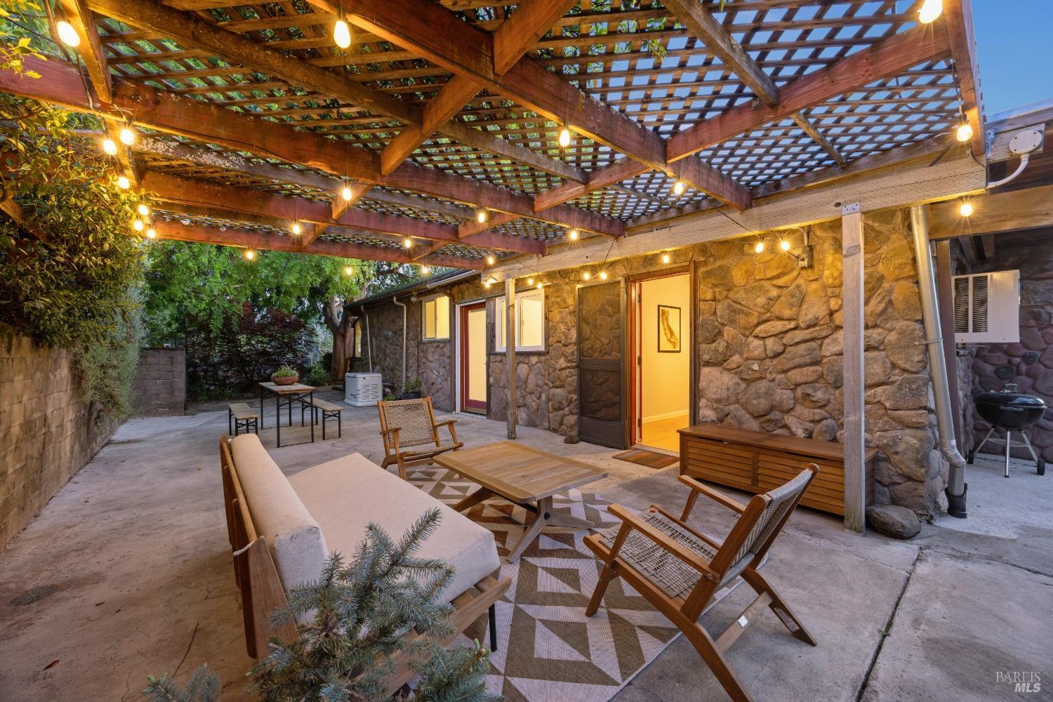 Detail Gallery Image 62 of 95 For 6960 Round Oak Rd, Penngrove,  CA 94951 - 3 Beds | 3 Baths