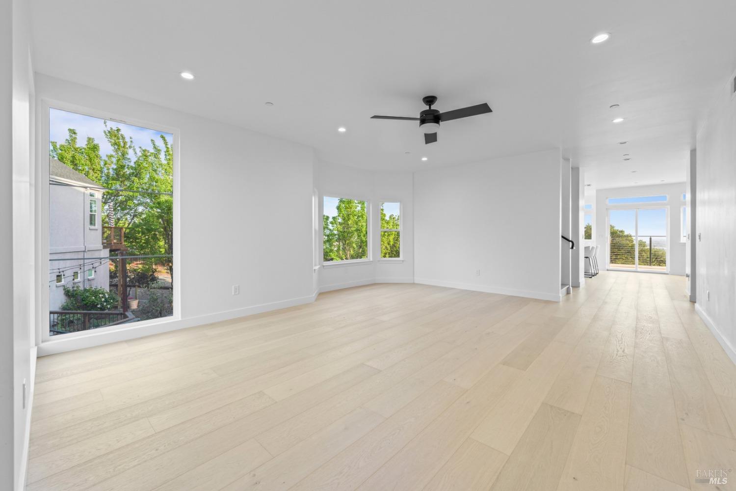 Detail Gallery Image 6 of 20 For 1966 Viewpointe Cir, Santa Rosa,  CA 95403 - 6 Beds | 5/1 Baths