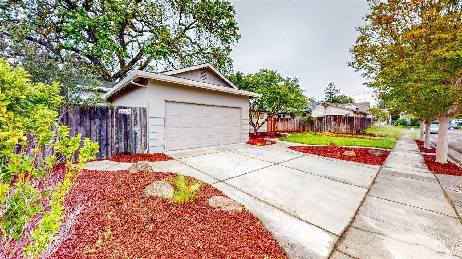 Detail Gallery Image 3 of 57 For 1245 Kerney St, Santa Rosa,  CA 95401 - 3 Beds | 2 Baths