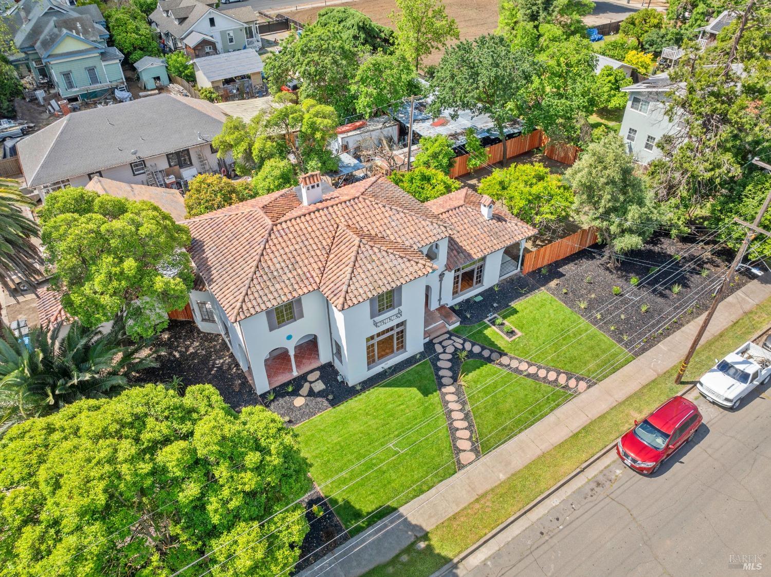 Detail Gallery Image 4 of 64 For 290 E B St, Dixon,  CA 95620 - 4 Beds | 3/1 Baths
