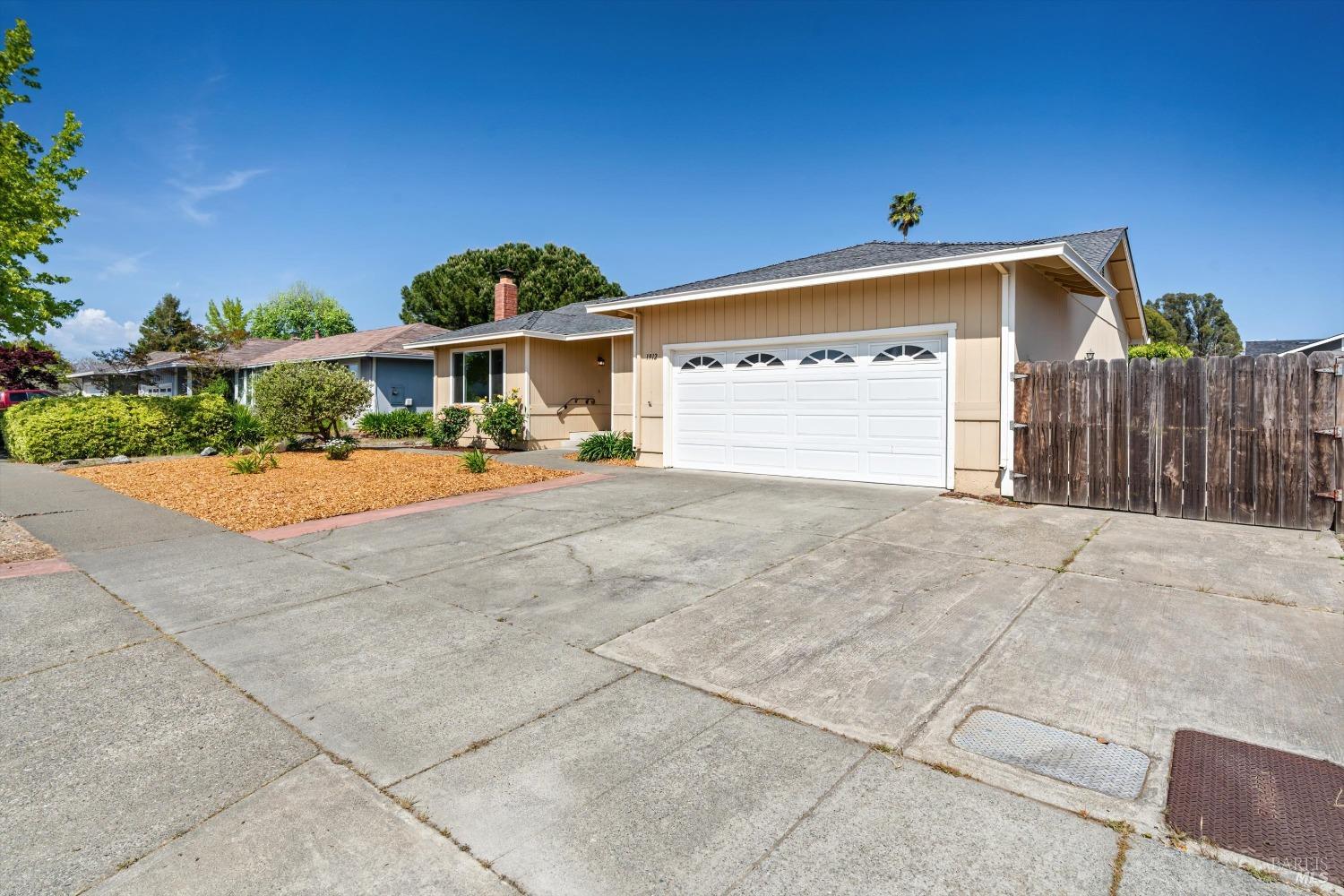 Detail Gallery Image 2 of 21 For 1912 Peterson Ln, Santa Rosa,  CA 95403 - 3 Beds | 2 Baths