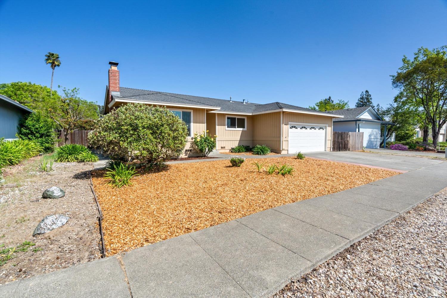 Detail Gallery Image 3 of 21 For 1912 Peterson Ln, Santa Rosa,  CA 95403 - 3 Beds | 2 Baths