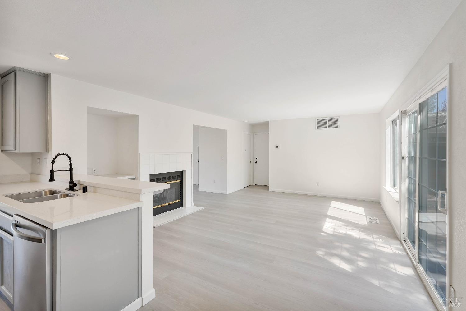 Detail Gallery Image 19 of 64 For 948 Shadywood Cir, Suisun City,  CA 94585 - 4 Beds | 2/1 Baths
