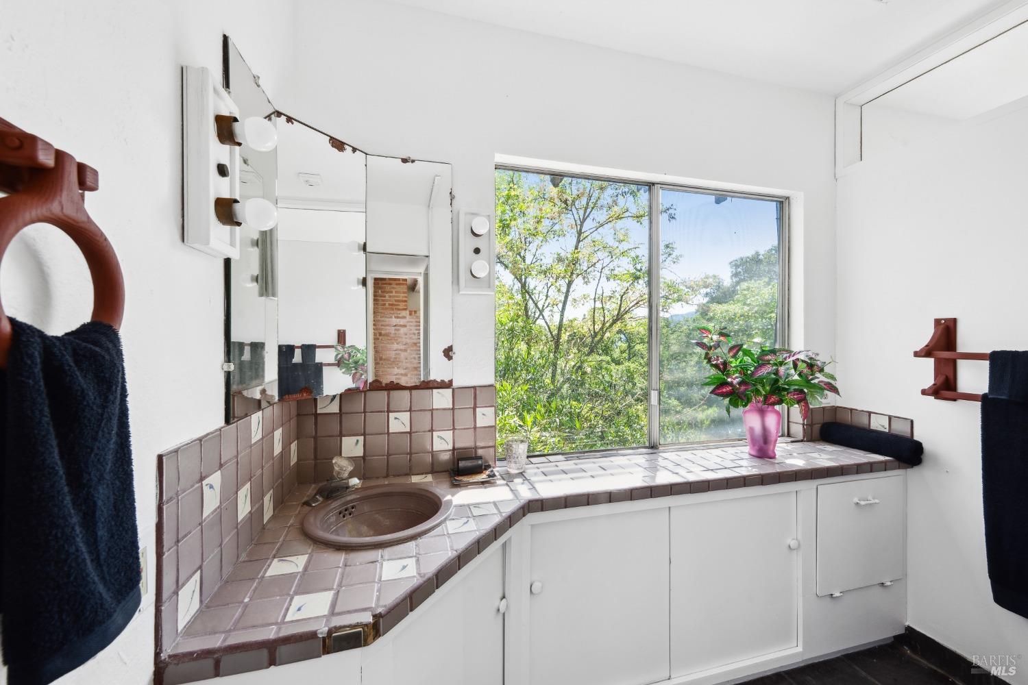 Detail Gallery Image 11 of 26 For 605 Cavedale Rd, Sonoma,  CA 95476 - 2 Beds | 1 Baths